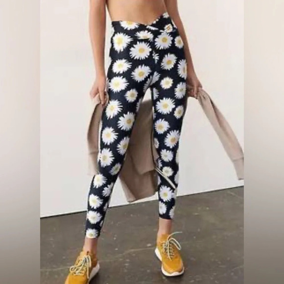 Year Of Ours Veronica Daisy Leggings Athletic High Rise Stretch V Shaped Wrap - Picture 1 of 7